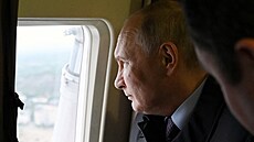 Ruský prezident Vladimir Putin pi návtv stavebního stediska moského...
