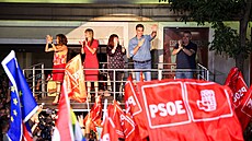panlský premiér Pedro Sánchez se svou levicovou stranou PSOE ve volbách...
