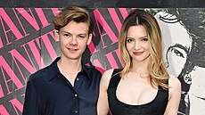 Thomas Brodie-Sangster a Talulah Riley (New York, 18. kvtna 2022)