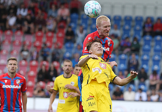 Stoper Plzn Václav Jemelka skáe nad hradeckého Petra Julie.