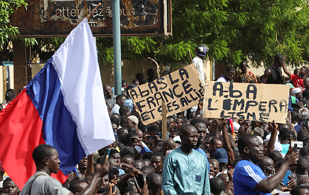 Africké státy stanovily datum vojenské intervence proti pučistům v Nigeru