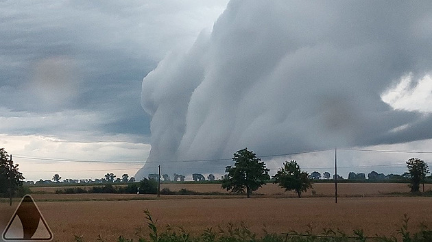 Přes Polsko se žene cyklon Ventur, mraky připomínají trychtýře a valy