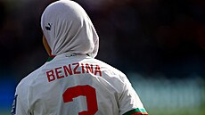 Obránkyn Maroka Núhajla Banzínová bhem utkání s Koreou na fotbalovém MS.