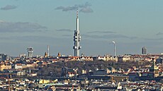 �i�kovský vysíla� a siluety lezoucích mininek tvo�í jednu z dominant Prahy. 