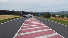 P�i srá�ce dvou osobních aut na takzvaném bludovském kopci jeden ze �ofér�...