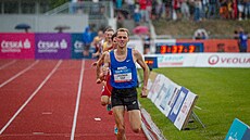 Vítz bhu na 1500 metr Filip Sasínek na mistrovství eské republiky v atletice
