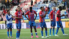 Fotbalisté Plzn dkují fanoukm za podporu po remízovém utkání s Hradcem.