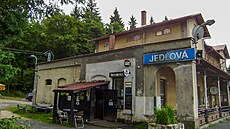 Stanice Jedlová byla postavena na samotě uprostřed lesů v Lužických horách v...