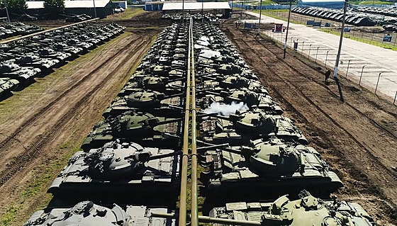 Skladit ruského armádního vybavení ve Vaganov v Burjatsku na východní...