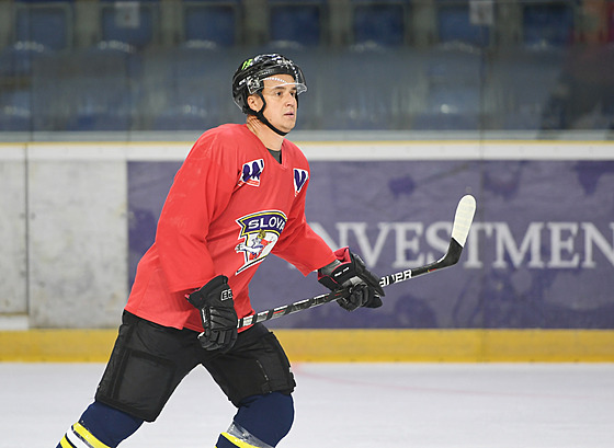 Obránce Karel Kubát na tréninku hokejového Ústí nad Labem.