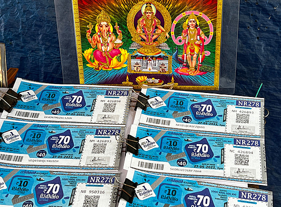 Losy státní loterie státu Kérala v jihozápadní Indii. Práv v ní se tstí...