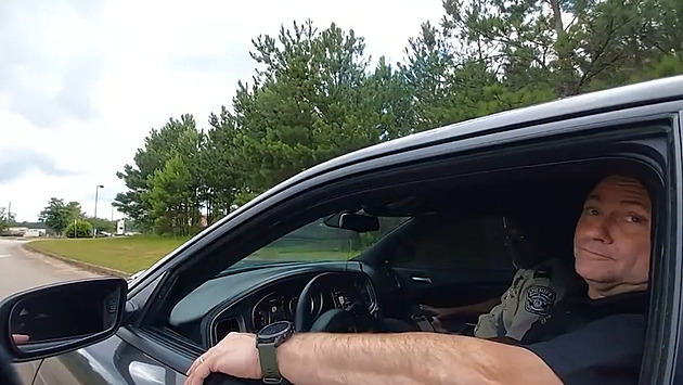 VIDEO: Mám toho zku*vysyna. Policista kvůli rychlosti zastavil vlastního šéfa