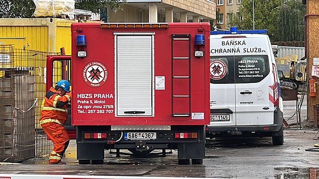 Po pádu do šachty metra D zemřel člen ostrahy, policie nevyloučila sebevraždu