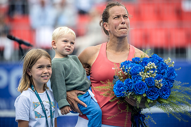 Plakala a loučila se s Českem. US Open si Strýcová zahraje s Vondroušovou