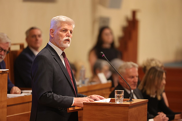 Kandidáty do Ústavního soudu přišel do Senátu podpořit prezident Pavel