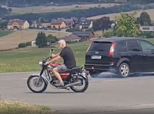 KOMENTÁŘ: Zakázaná Jawa. Prezidentova zvláštní motorka ekology nepotěší