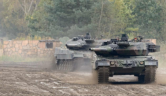KOMENTÁŘ: Nové tanky budou, ale co posádky? Tři vojáci a čtvrtý z kuchyně
