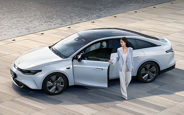 Jeep a Fiat z Číny. Stellantis zvažuje spojení s čínskou elektromobilkou