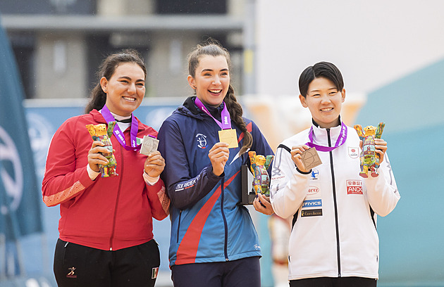 Žena 24. prosince. Ráno narozeniny, večer Vánoce. Tak slaví Horáčková
