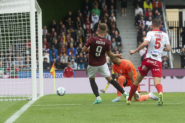 Sparta - Pardubice 5:2, mistr soupeře hodinu válcoval, gólů mohl dát i víc