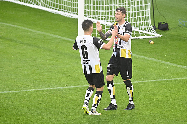 Hradec - Č. Budějovice 5:1, vítězný debut na novém stadionu. Pomohly rychlé brejky