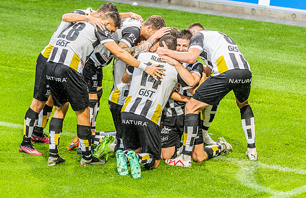 PONEDĚLNÍK: Liga táhne. Velký den pro Hradec, ale Václave, to neděláš dobře…