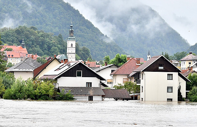 Slovinsko a Rakousko zasáhly povodně, blesk zabil dva turisty z Nizozemska