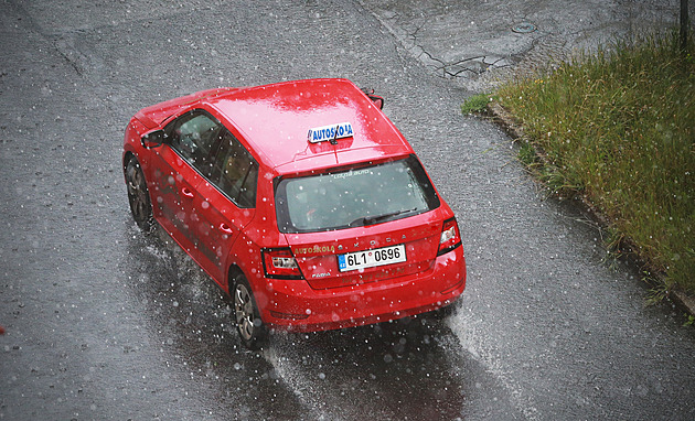 Komisař a šéf autoškoly dostali za švindlování s průkazy podmínky a pokuty