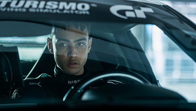 RECENZE: Gran Turismo předjedou Rivalové, Auta a další žánrové filmy