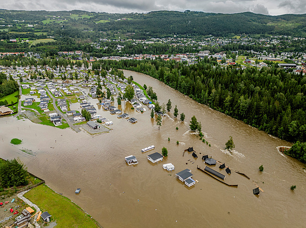 Stovky Norů se kvůli dešťům musely evakuovat, pod vodou jsou i ve Švédsku