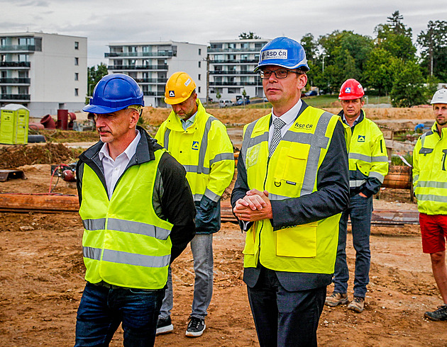 Poslanci schvalují novelu zákona o urychlení výstavby dopravní infrastruktury