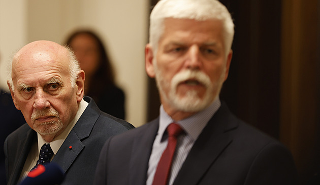 Ohýbání ústavy: záleží, o kterého politika jde