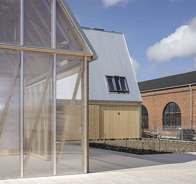 Vnitřní klima domů ovlivní i tvar střechy nebo umístění oken