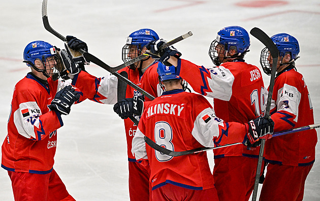 Rozdíl třídy. Osmnáctka deklasovala Finy a je ve finále Hlinka Gretzky Cupu