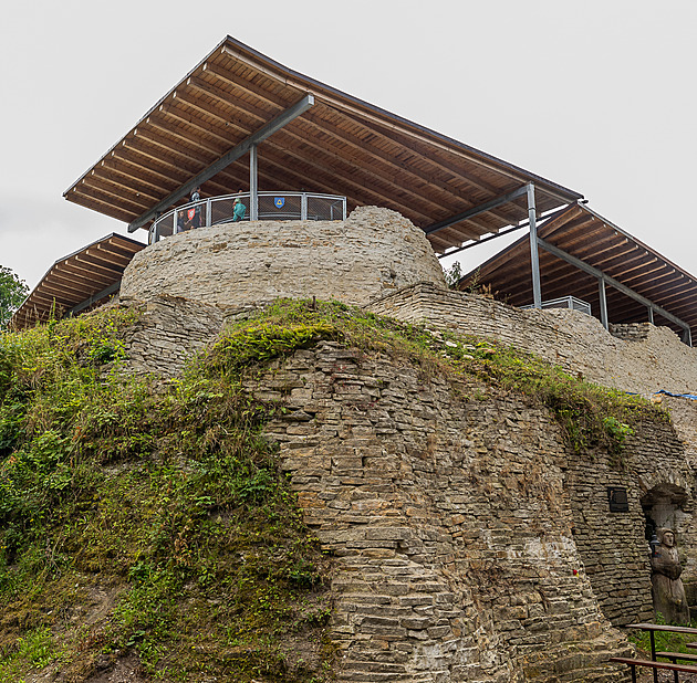 Mučení, zbraně i stolování. Hrad Vízmburk vylepšil exkurzi do středověku