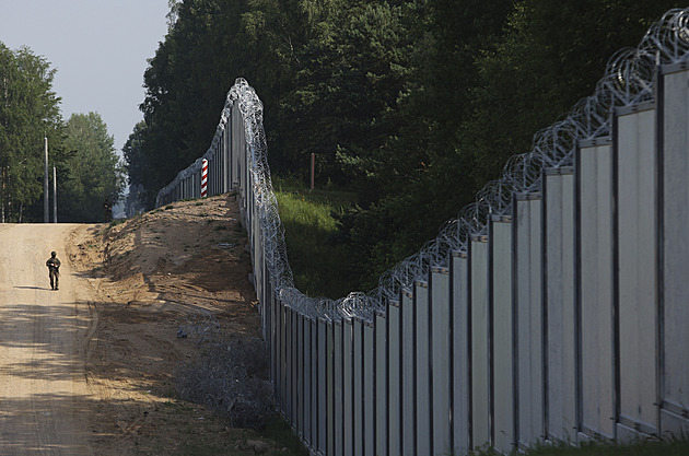 Vybudujme u Ruska a Běloruska obrannou linii, vyzývají Poláci s Pobaltím Unii