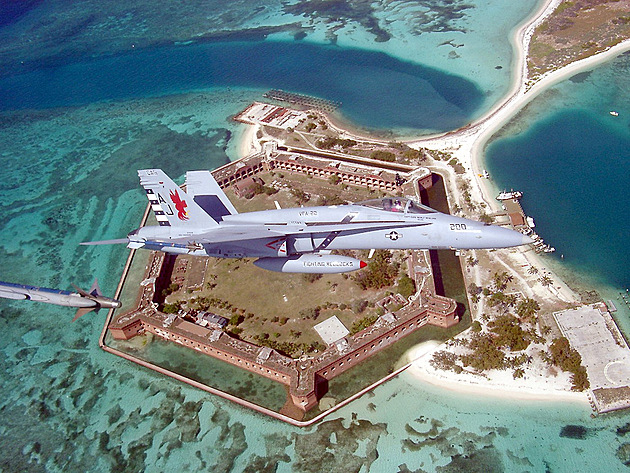 F/A-18 C Hornet nad Fort Jefferson