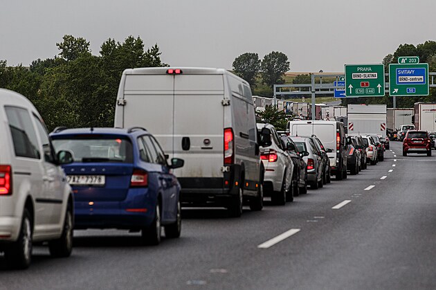 Kolony na zúené D1 pi zaátku roziování na est pruh (194. a 196....