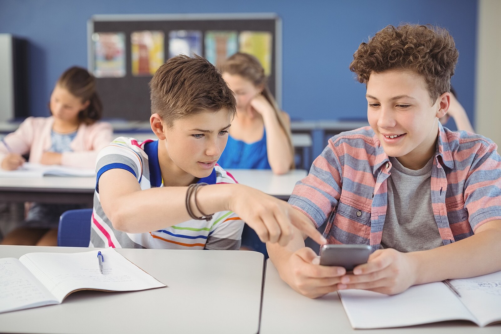 Celosvětový zákaz mobilů ve školách. Chce ho UNESCO - iDNES.cz