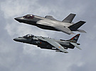 Lockheed Martin F-35B Lightning II a McDonnell Douglas EAV-8B Harrier II Plus...