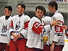 Zklamaní etí hokejisté po prohraném finále Hlinka Gretzky Cupu s Kanadou