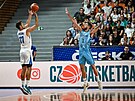 eský basketbalista Tomá Kyzlink stílí na argentinský ko.