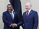 Prezident Mosambiku Nyusi a jeho ruský protjek Putin na summitu Rusko-Afrika...