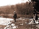 Karel Klostermann pi rybaení ve tkni s chotí a vnouaty v lét roku 1913