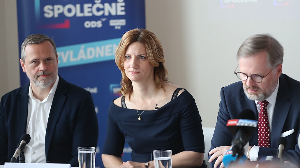 Robert Kerndl, Markéta Va�ková a Petr Fiala, vrcholní �lenové ODS, p�i...