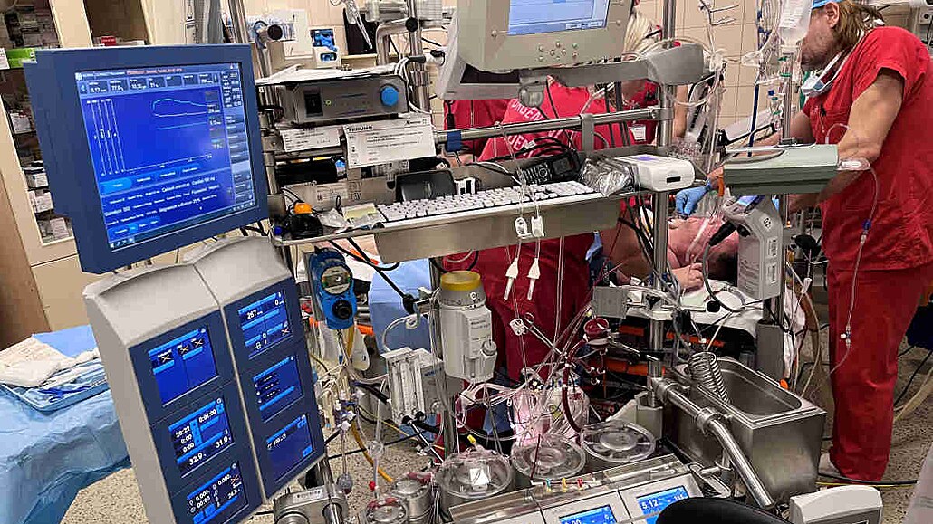 Specializované ECMO centrum Fakultní nemocnice Olomouc je vybaveno moderní...