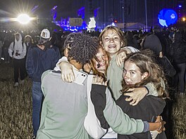 Fanouci zpváka The Weeknda na jeho koncert v Letanech. (6. srpna 2023)