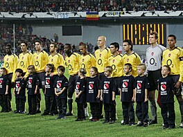 Jedenáctka fotbalist Arsenalu ped výkopem zápasu Ligy mistr proti Spart.