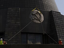 Vtina sovtských symbol a symbol komunistické strany byla na Ukrajin v...