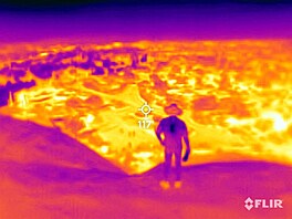 Americký Phoenix pohledem termovizní kamery. (27. ervence 2023)